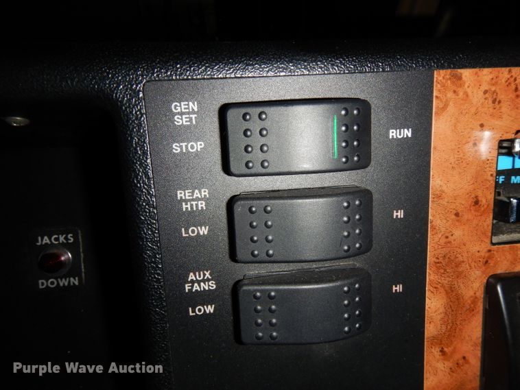 image for item DG6879 1994 Winnebago WCG32RQ  RV