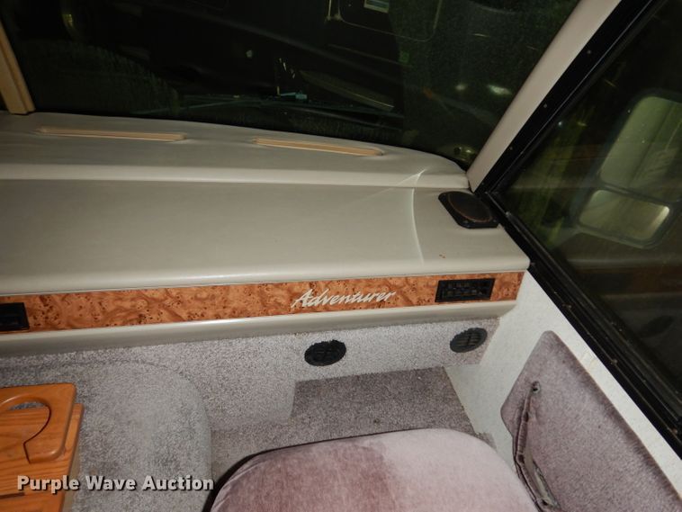 image for item DG6879 1994 Winnebago WCG32RQ  RV