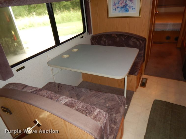 image for item DG6879 1994 Winnebago WCG32RQ  RV