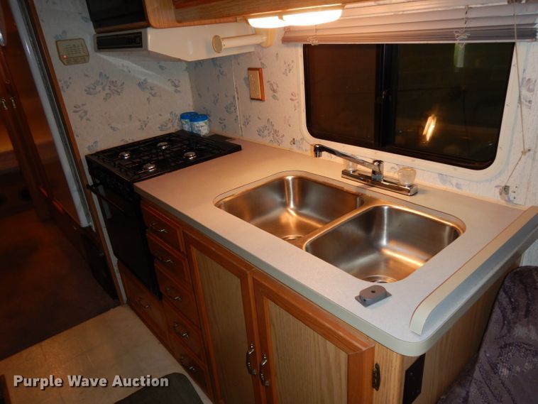 image for item DG6879 1994 Winnebago WCG32RQ  RV