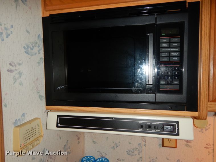 image for item DG6879 1994 Winnebago WCG32RQ  RV