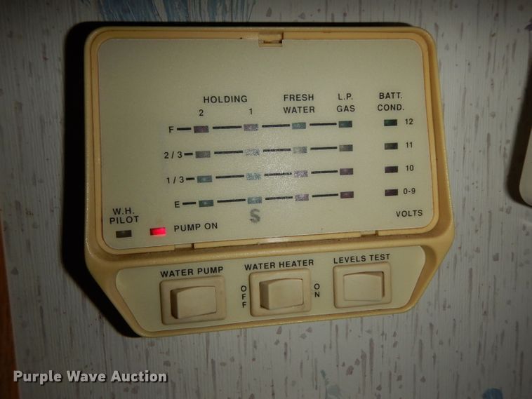 image for item DG6879 1994 Winnebago WCG32RQ  RV