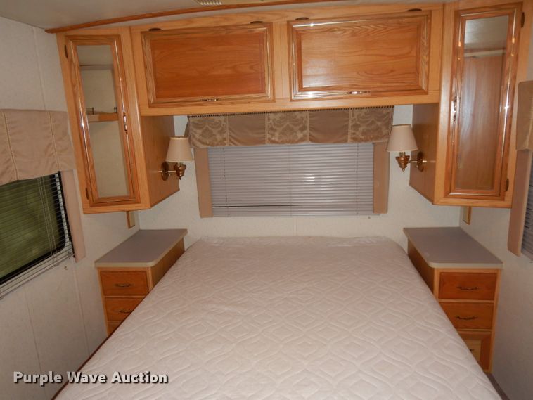 image for item DG6879 1994 Winnebago WCG32RQ  RV