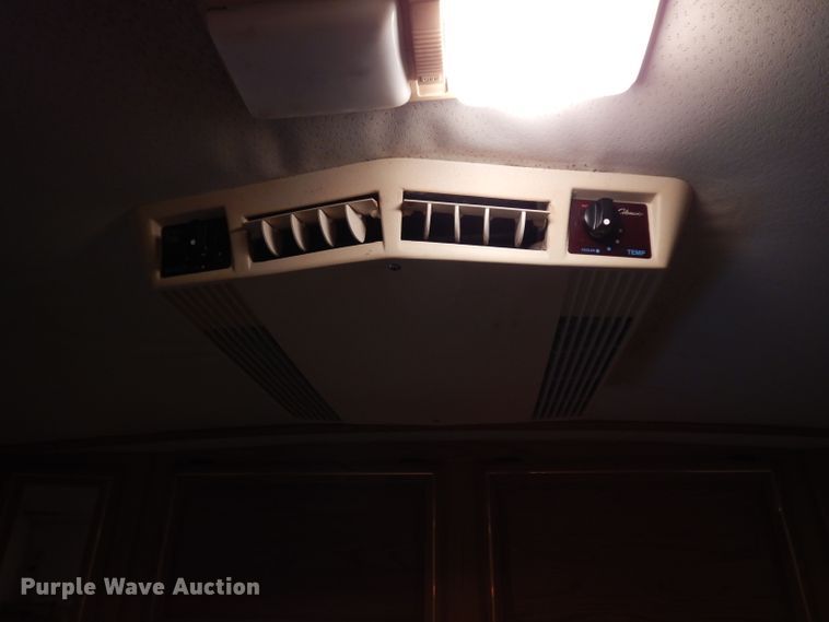 image for item DG6879 1994 Winnebago WCG32RQ  RV