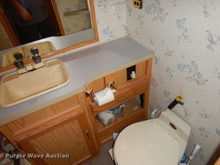 image for item DG6879 1994 Winnebago WCG32RQ  RV