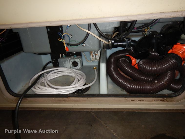 image for item DG6879 1994 Winnebago WCG32RQ  RV