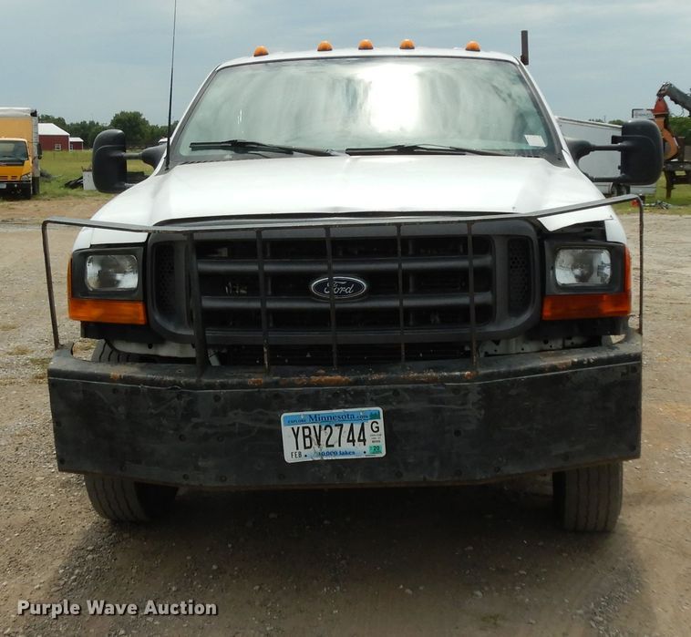 image for item DG6881 2001 Ford F550 Super Duty  flatbed truck