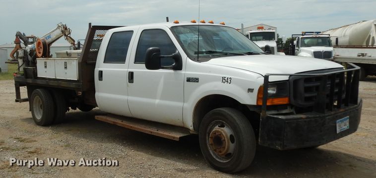 image for item DG6881 2001 Ford F550 Super Duty  flatbed truck
