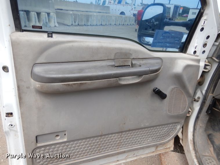 image for item DG6881 2001 Ford F550 Super Duty  flatbed truck