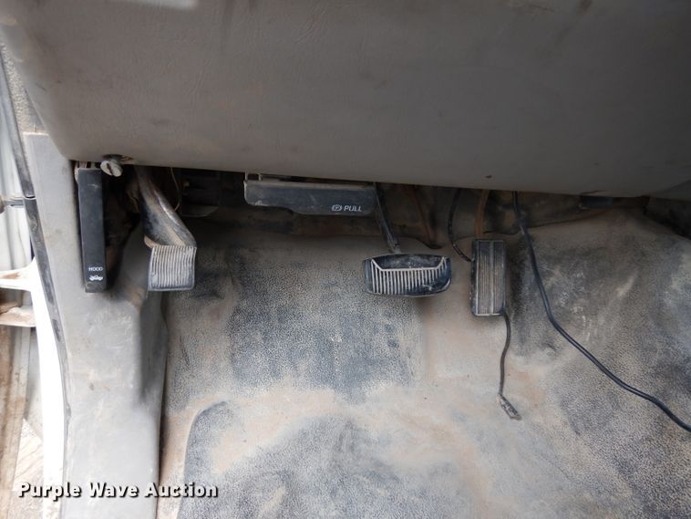 image for item DG6881 2001 Ford F550 Super Duty  flatbed truck