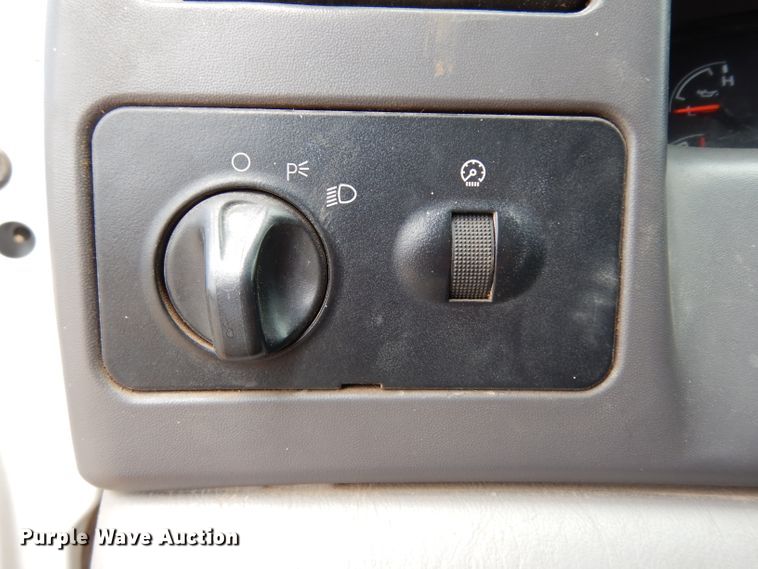 image for item DG6881 2001 Ford F550 Super Duty  flatbed truck