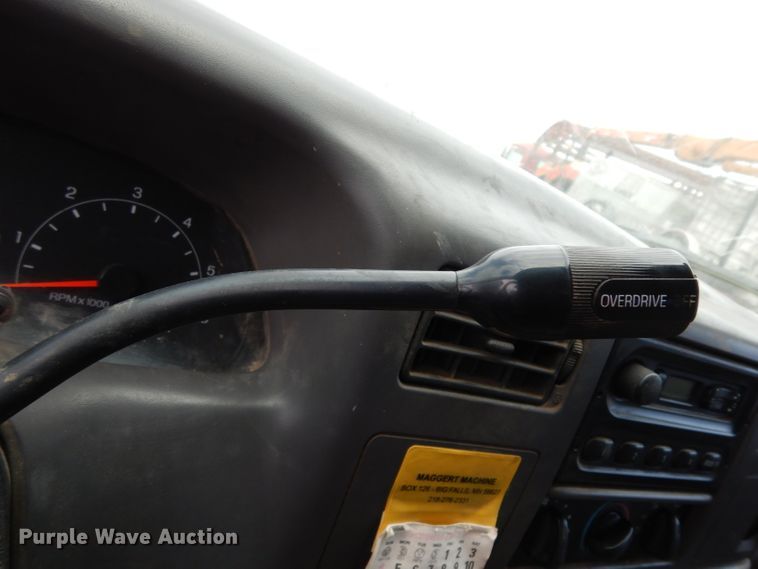 image for item DG6881 2001 Ford F550 Super Duty  flatbed truck