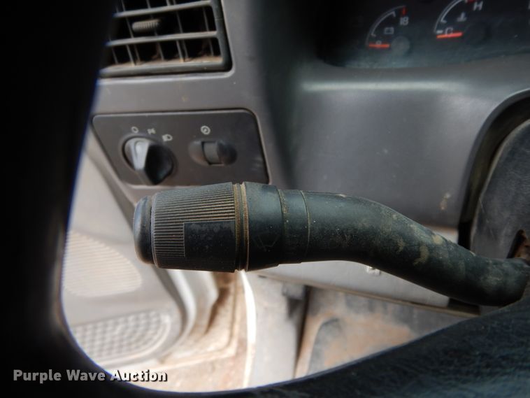 image for item DG6881 2001 Ford F550 Super Duty  flatbed truck