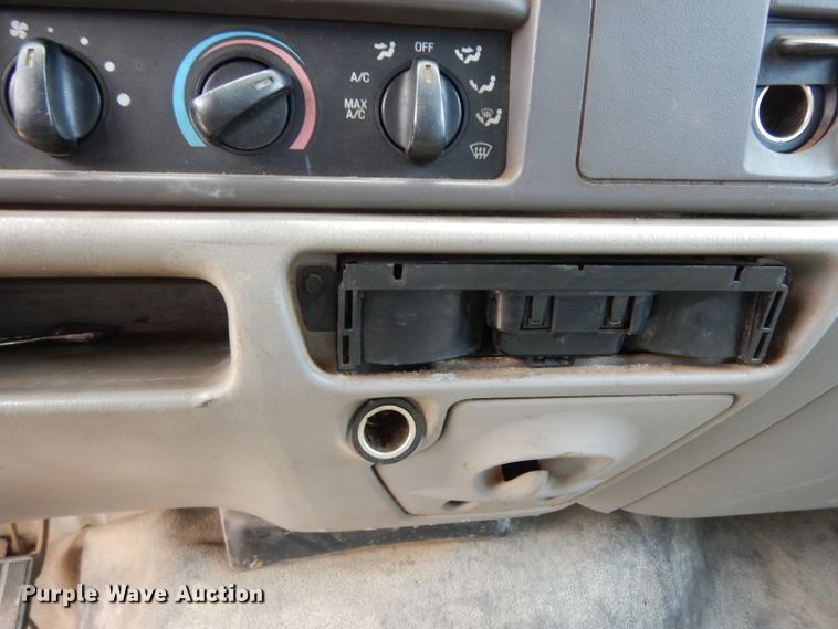 image for item DG6881 2001 Ford F550 Super Duty  flatbed truck