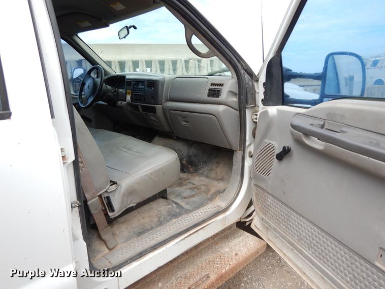 image for item DG6881 2001 Ford F550 Super Duty  flatbed truck