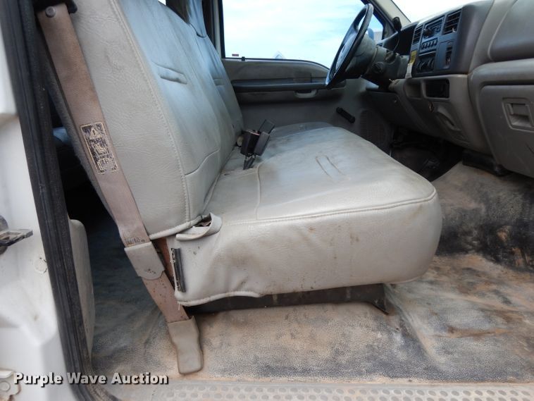 image for item DG6881 2001 Ford F550 Super Duty  flatbed truck