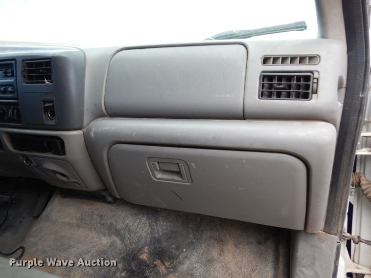 image for item DG6881 2001 Ford F550 Super Duty  flatbed truck