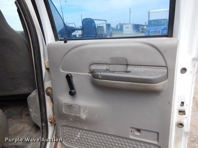 image for item DG6881 2001 Ford F550 Super Duty  flatbed truck