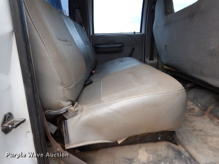 image for item DG6881 2001 Ford F550 Super Duty  flatbed truck