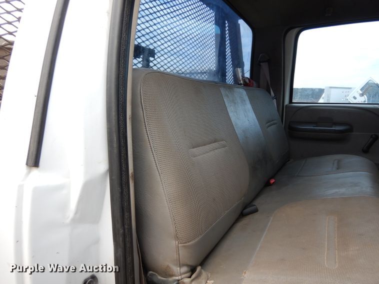 image for item DG6881 2001 Ford F550 Super Duty  flatbed truck