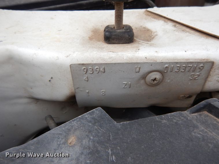 image for item DG6881 2001 Ford F550 Super Duty  flatbed truck