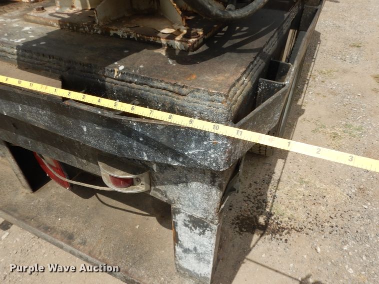 image for item DG6881 2001 Ford F550 Super Duty  flatbed truck