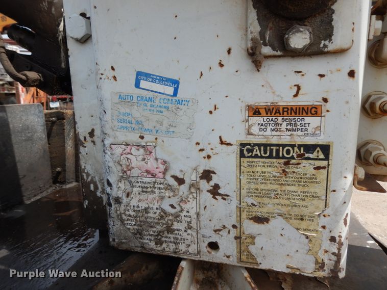 image for item DG6881 2001 Ford F550 Super Duty  flatbed truck