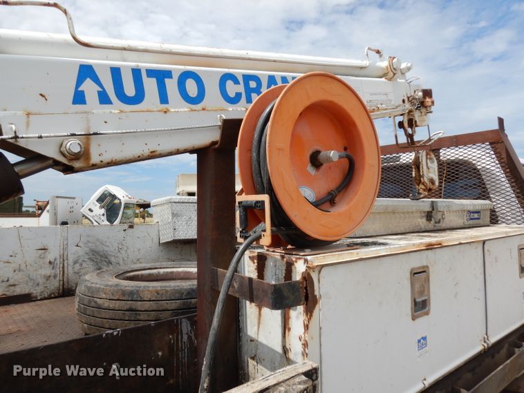 image for item DG6881 2001 Ford F550 Super Duty  flatbed truck