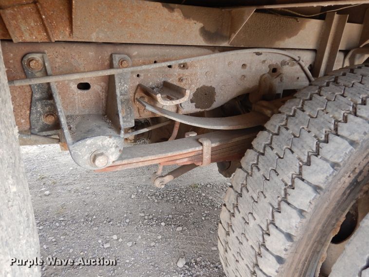 image for item DG6881 2001 Ford F550 Super Duty  flatbed truck