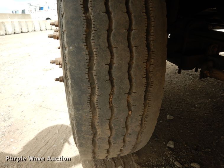 image for item DG6881 2001 Ford F550 Super Duty  flatbed truck