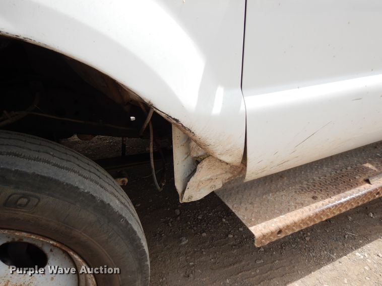 image for item DG6881 2001 Ford F550 Super Duty  flatbed truck