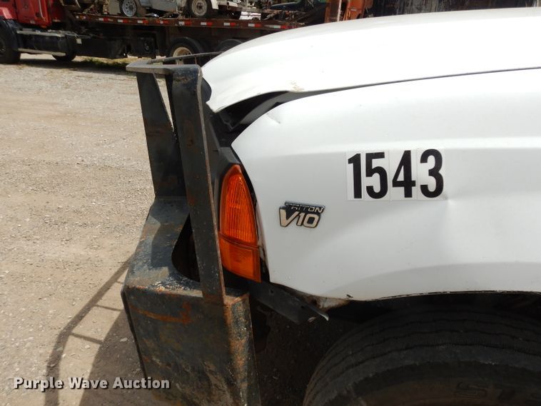 image for item DG6881 2001 Ford F550 Super Duty  flatbed truck