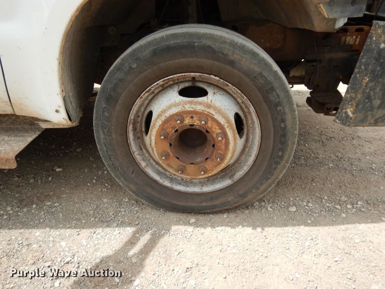 image for item DG6881 2001 Ford F550 Super Duty  flatbed truck