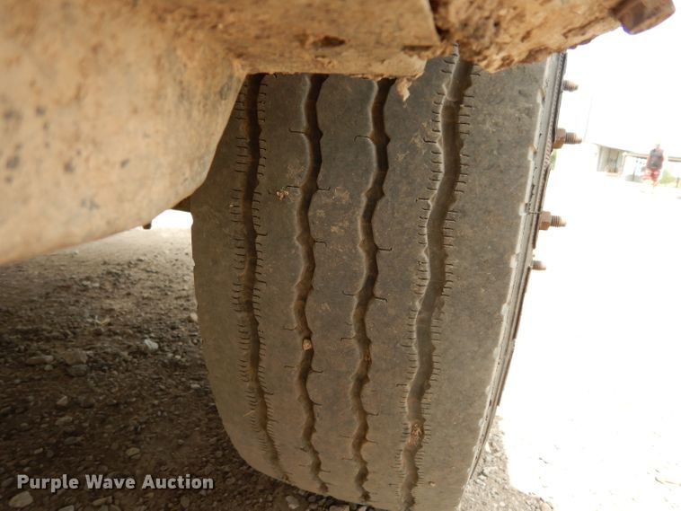 image for item DG6881 2001 Ford F550 Super Duty  flatbed truck