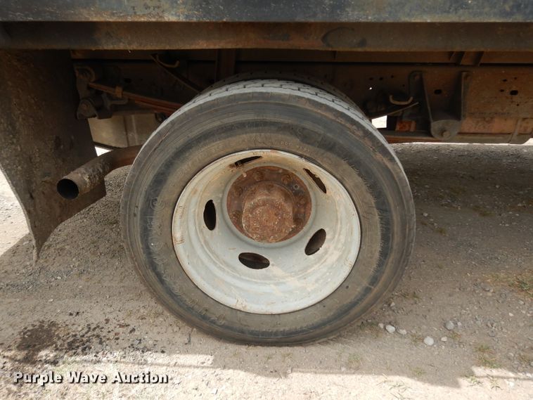 image for item DG6881 2001 Ford F550 Super Duty  flatbed truck