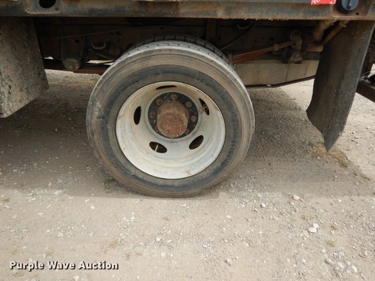 image for item DG6881 2001 Ford F550 Super Duty  flatbed truck