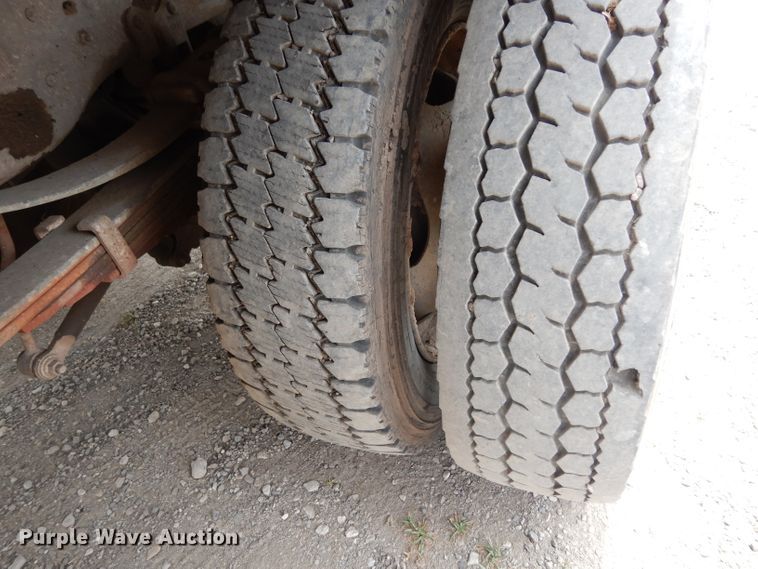 image for item DG6881 2001 Ford F550 Super Duty  flatbed truck