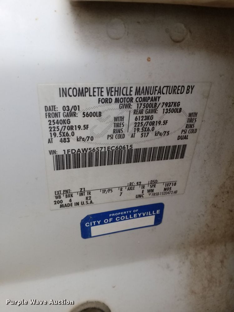 image for item DG6881 2001 Ford F550 Super Duty  flatbed truck