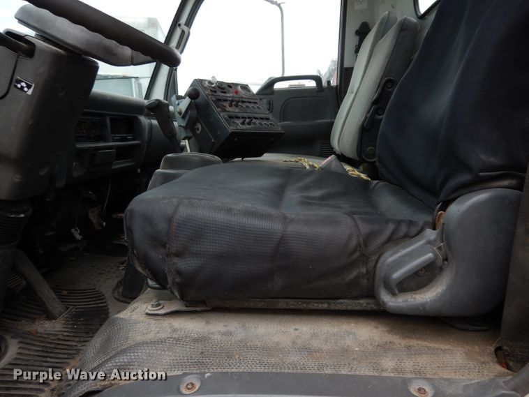 image for item DG6882 1998 GMC TB400  street sweeper truck