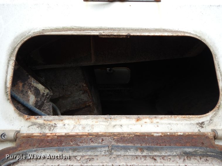 image for item DG6882 1998 GMC TB400  street sweeper truck