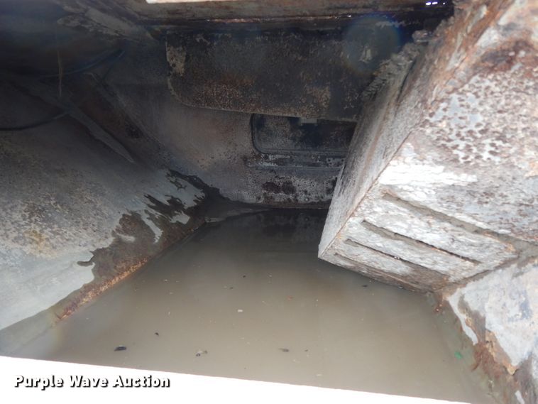 image for item DG6882 1998 GMC TB400  street sweeper truck