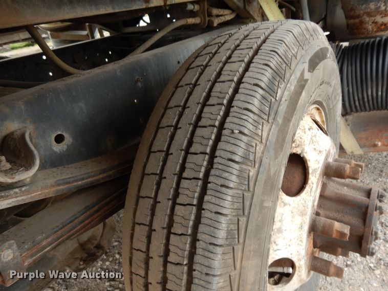 image for item DG6882 1998 GMC TB400  street sweeper truck