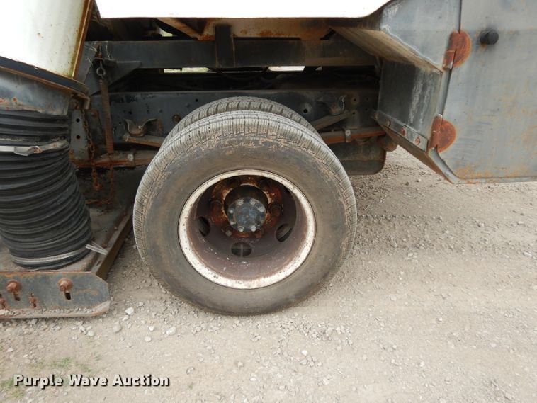 image for item DG6882 1998 GMC TB400  street sweeper truck