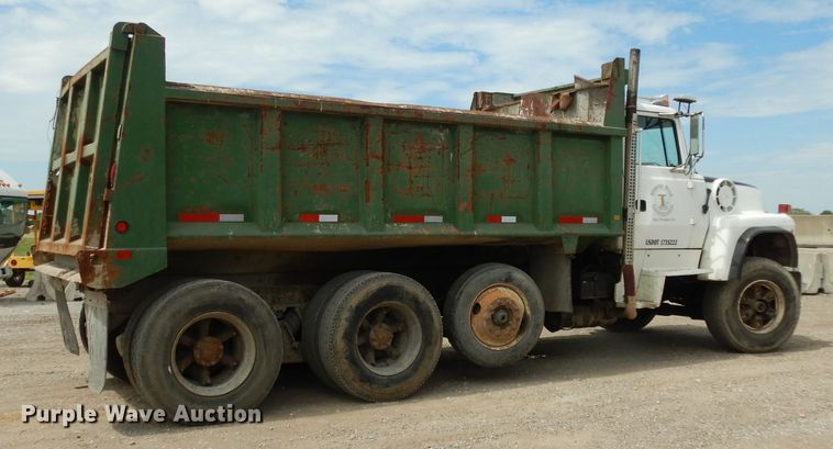 image for item DG6884 1997 Ford LT8000  dump truck