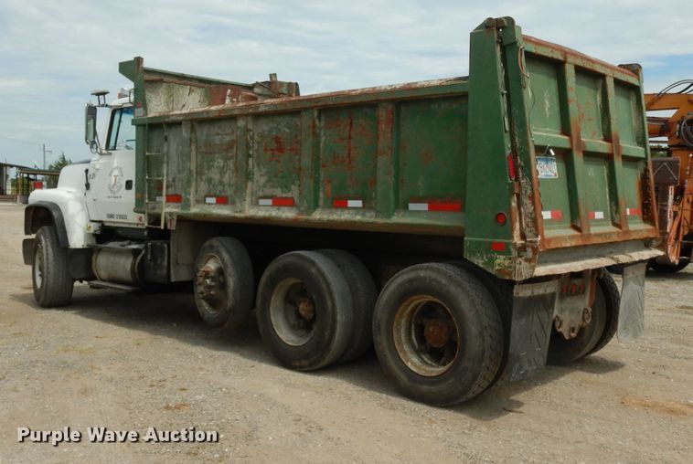 image for item DG6884 1997 Ford LT8000  dump truck