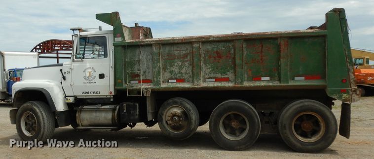 image for item DG6884 1997 Ford LT8000  dump truck
