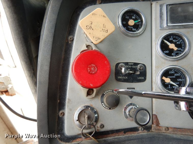 image for item DG6884 1997 Ford LT8000  dump truck