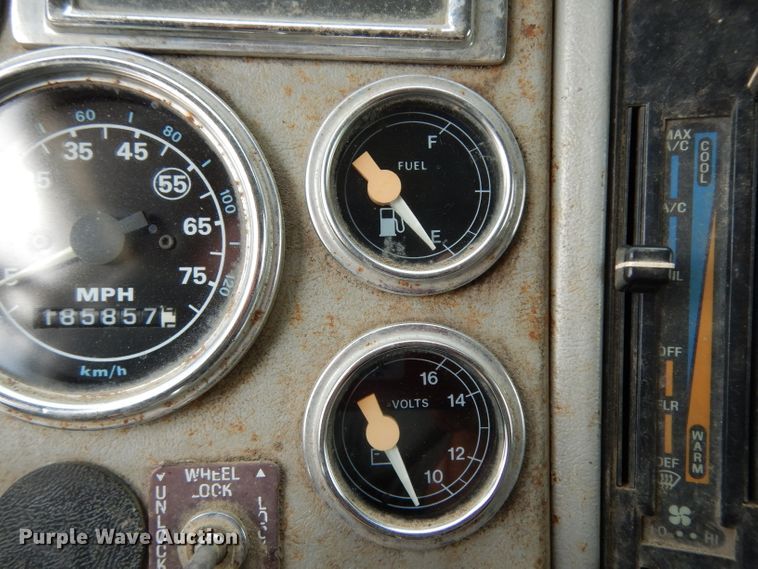 image for item DG6884 1997 Ford LT8000  dump truck