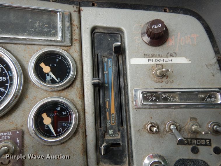 image for item DG6884 1997 Ford LT8000  dump truck