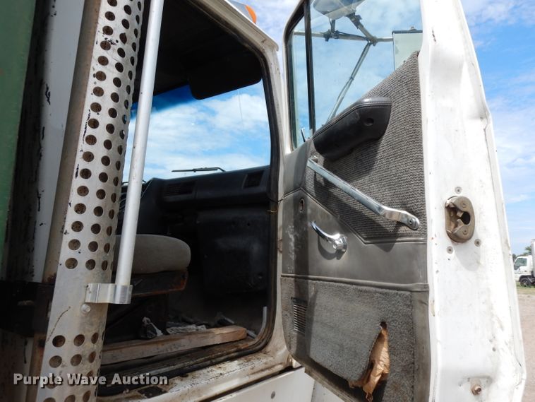 image for item DG6884 1997 Ford LT8000  dump truck